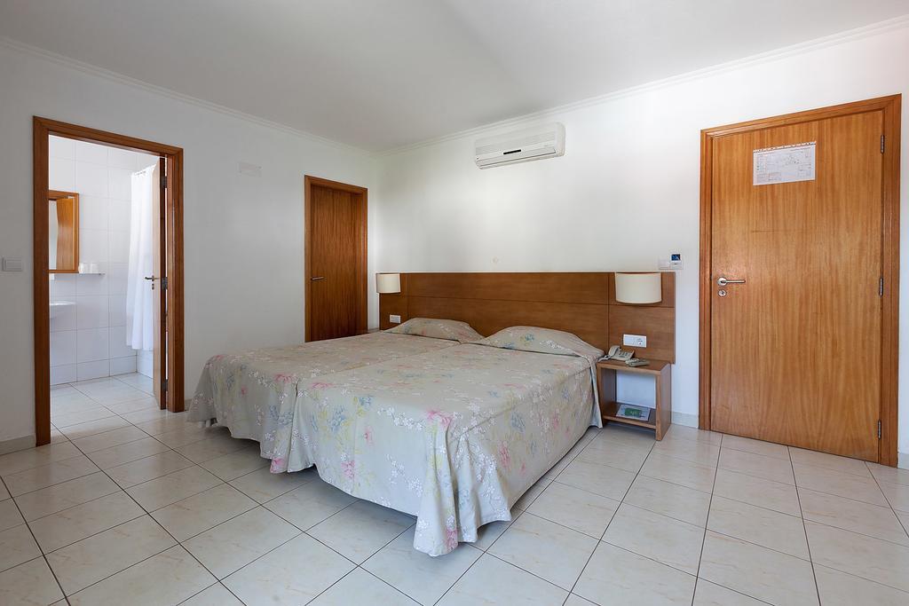 Hotel Solmar Calheta  Rum bild